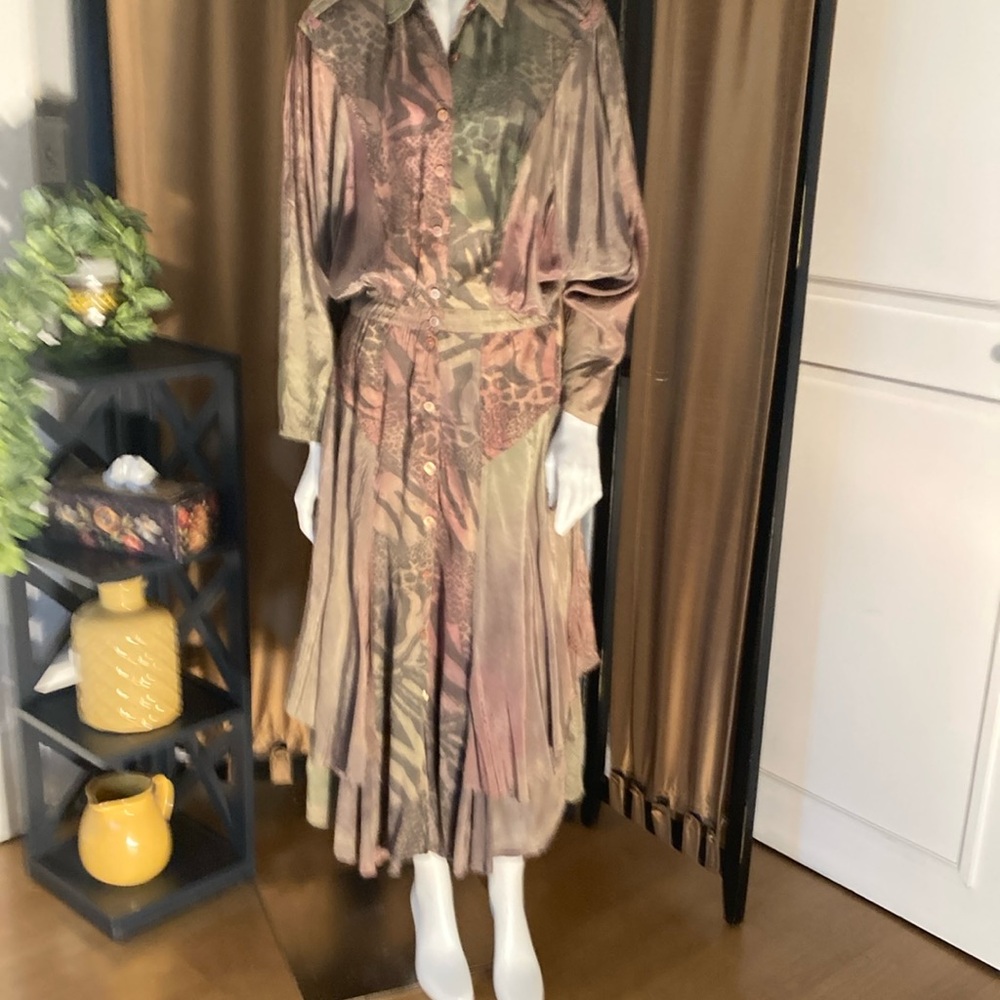 Multi.patterned Long Sleeve Dress with Notched Collar and Buttoned Front